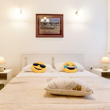 Central Apartment Smiley - Free Parking Zagreb Bagian luar foto