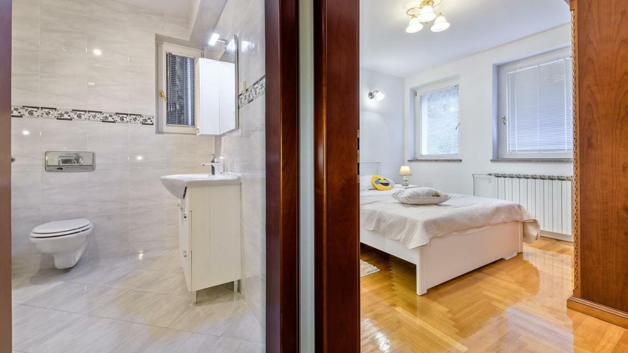 Central Apartment Smiley - Free Parking Zagreb Bagian luar foto