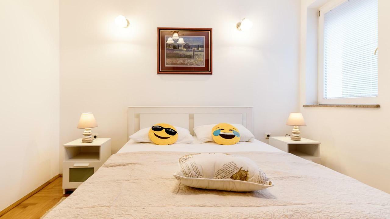 Central Apartment Smiley - Free Parking Zagreb Bagian luar foto