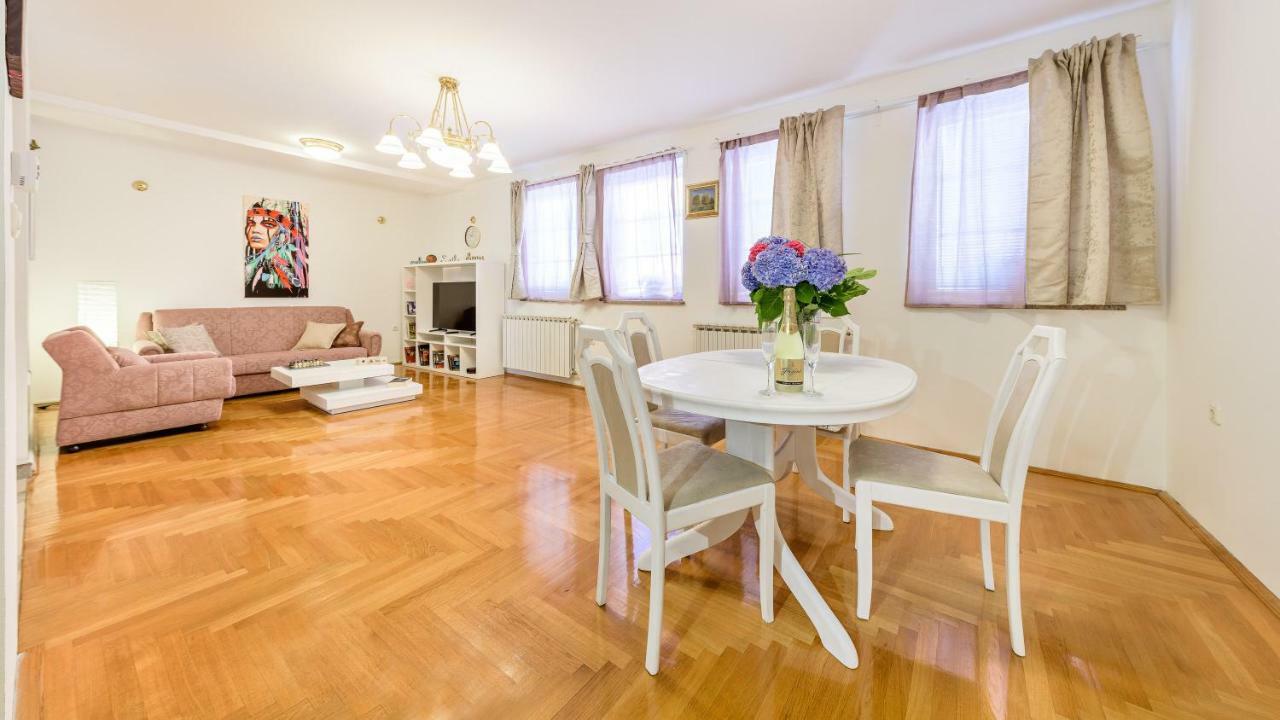 Central Apartment Smiley - Free Parking Zagreb Bagian luar foto
