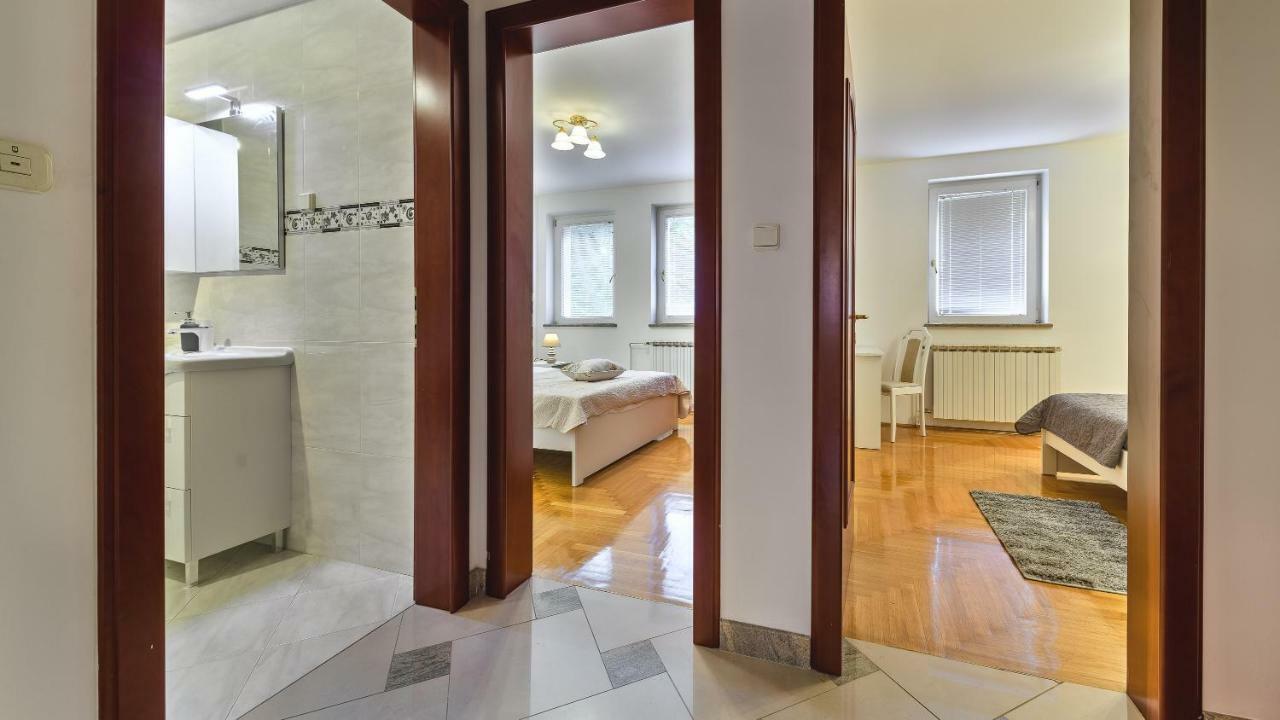 Central Apartment Smiley - Free Parking Zagreb Bagian luar foto