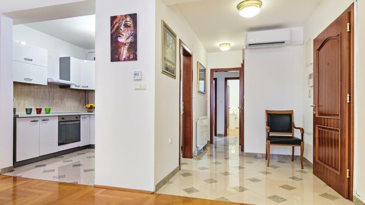 Central Apartment Smiley - Free Parking Zagreb Bagian luar foto