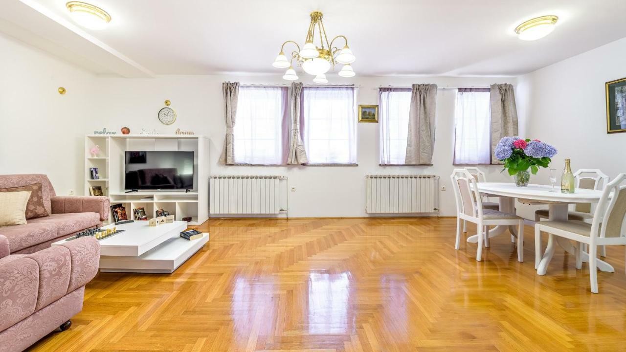 Central Apartment Smiley - Free Parking Zagreb Bagian luar foto